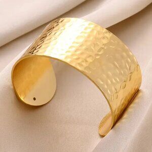 NEW ! REAL18 K  GOLD PLATED CUFF BRACELET BRAND NEW NEVER  WORN NWOT